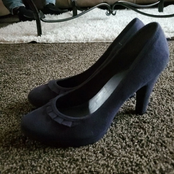 Blue suede heels - Picture 1 of 2